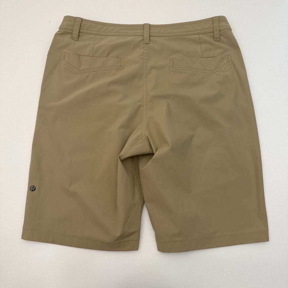 Lululemon Commission Classic Fit Chino Shorts Khaki Men's Size 34